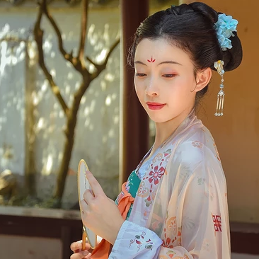 古韻帶團(tuán)扇女生頭像,唯美古風(fēng)真人頭像