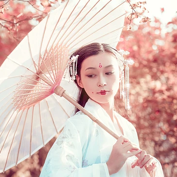 落葉意境彈琵琶女生頭像，唯美古風(fēng)真人頭像