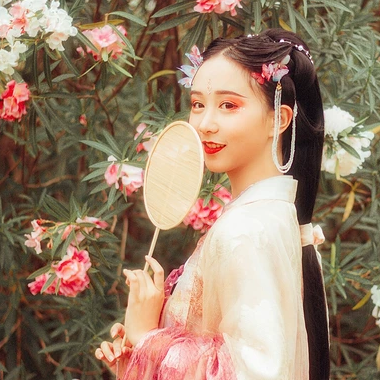 蝶蓮花女生頭像，唯美古風(fēng)真人頭像