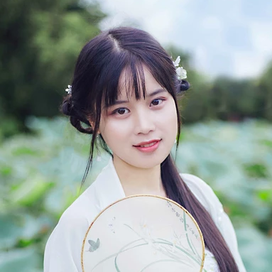 荷塘邊帶傘女生頭像，唯美古風(fēng)真人頭像