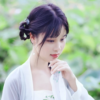 荷塘邊帶傘女生頭像，唯美古風(fēng)真人頭像