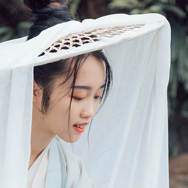 白衣俠客喝酒女生頭像，唯美古風真人頭像