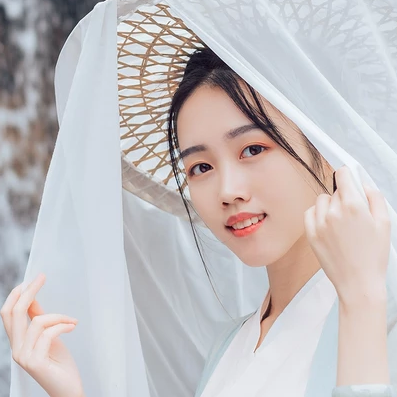 白衣俠客喝酒女生頭像，唯美古風真人頭像