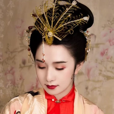 古典帶團扇女生頭像，唯美古風(fēng)真人頭像