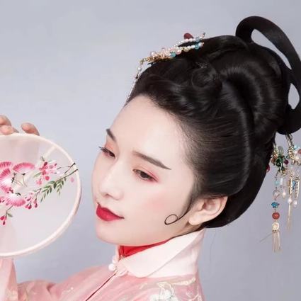 古典帶團扇女生頭像，唯美古風(fēng)真人頭像