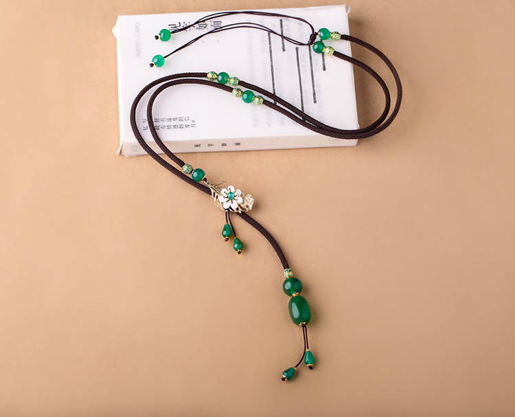 簡(jiǎn)約復(fù)古瑪瑙綠色毛衣鏈項(xiàng)鏈