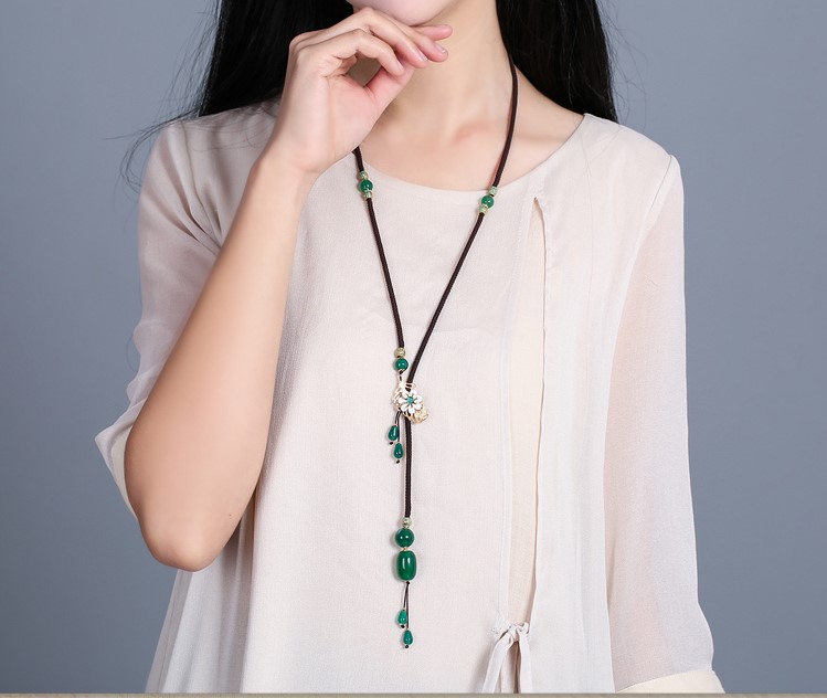 簡(jiǎn)約復(fù)古瑪瑙綠色毛衣鏈項(xiàng)鏈