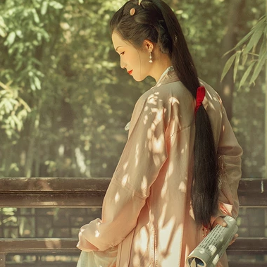 文藝清新帶團(tuán)扇女生頭像，唯美古風(fēng)真人頭像