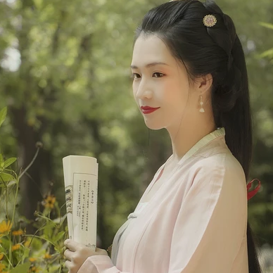 文藝清新帶團(tuán)扇女生頭像，唯美古風(fēng)真人頭像