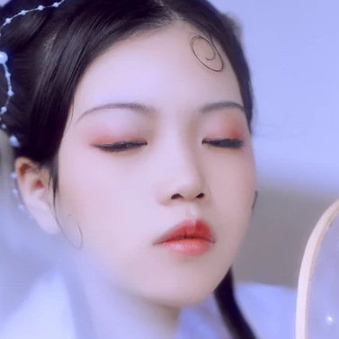 蝴蝶飛舞女生頭像，唯美古風真人頭像