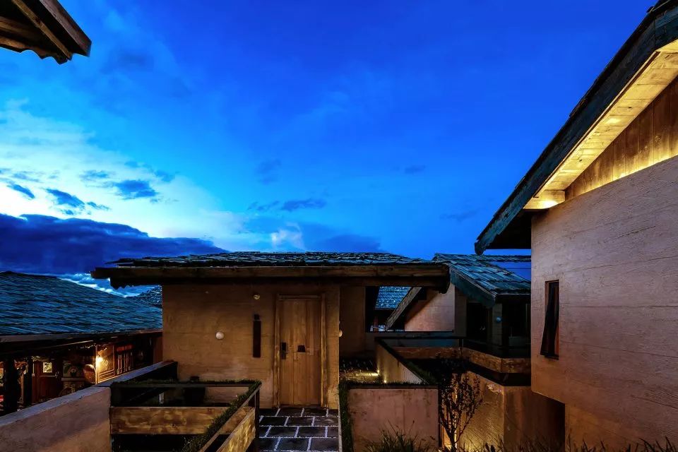 香格里拉·言?意，頗有古代山水畫的意境