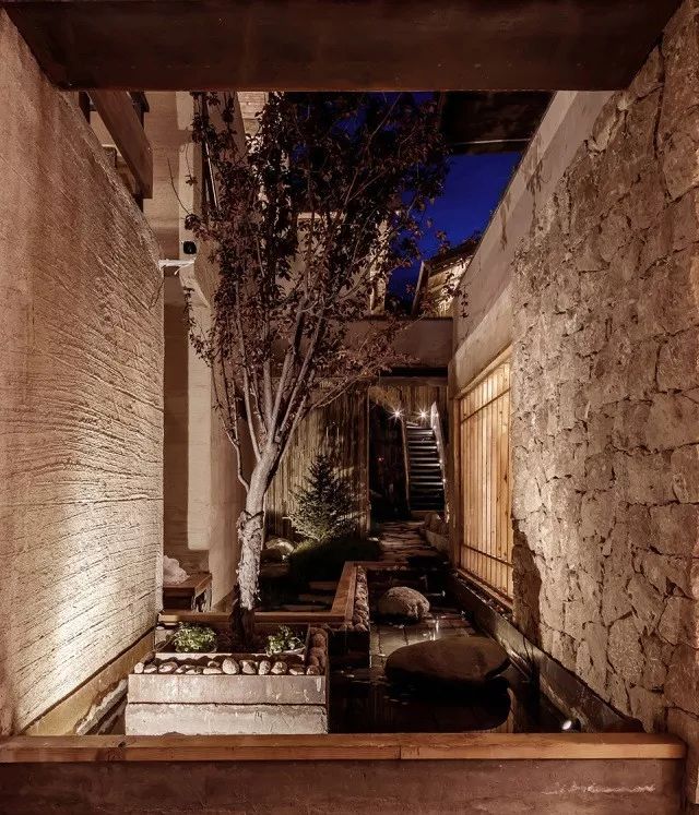 香格里拉·言?意，頗有古代山水畫的意境