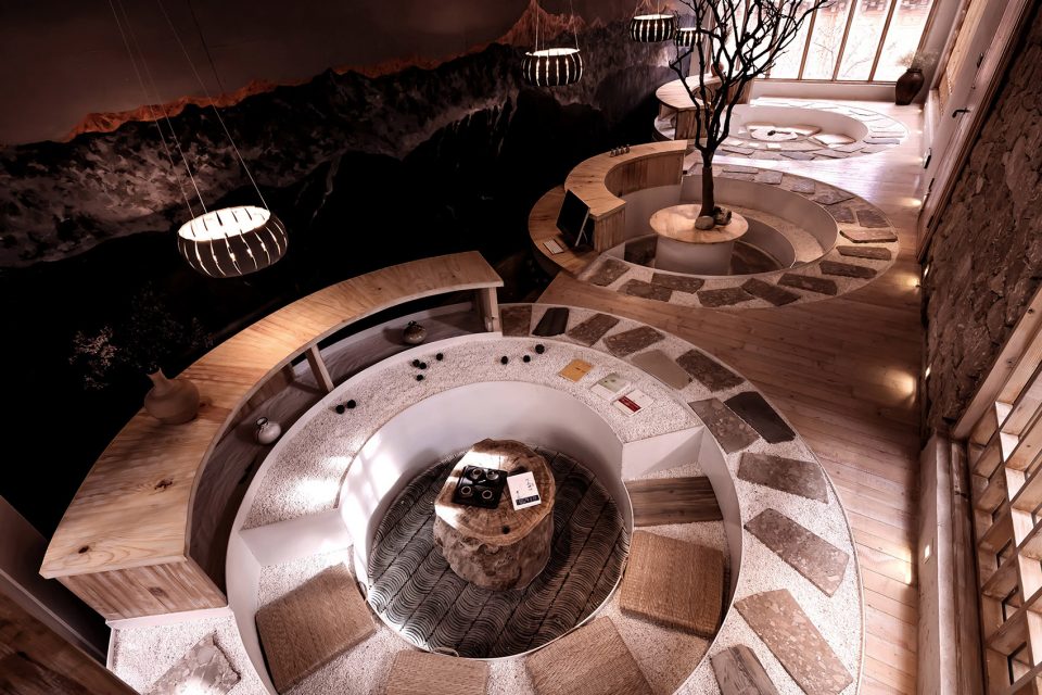 香格里拉·言?意，頗有古代山水畫的意境