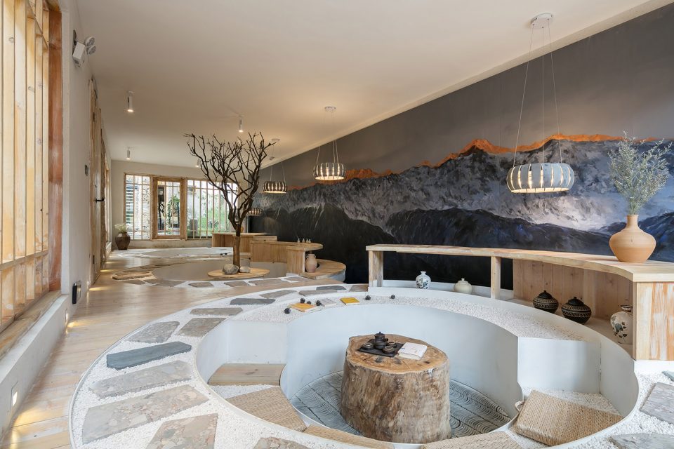 香格里拉·言?意，頗有古代山水畫的意境