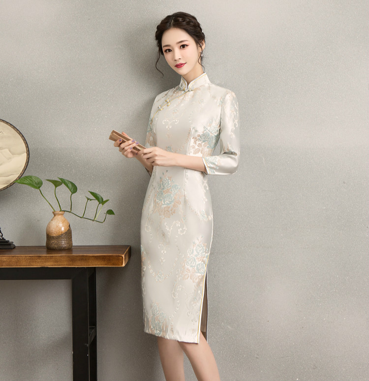 清新淡雅繡花旗袍，中袖優(yōu)雅旗袍裙