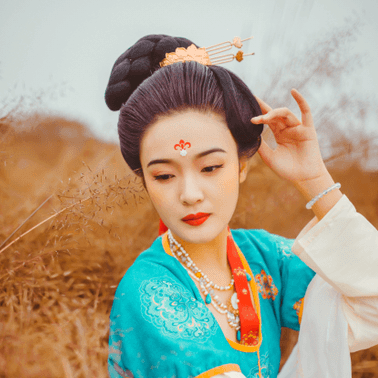 紅妝帶折扇女生頭像，唯美古風(fēng)真人頭像