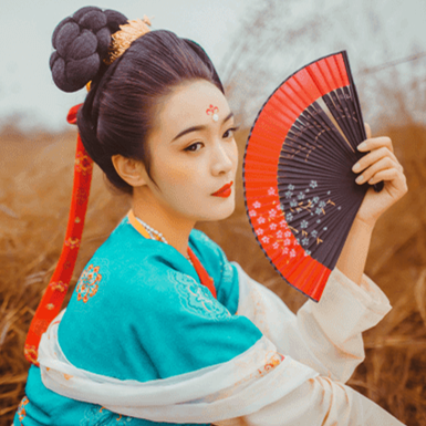 紅妝帶折扇女生頭像，唯美古風(fēng)真人頭像