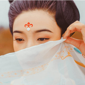 紅妝帶折扇女生頭像，唯美古風(fēng)真人頭像