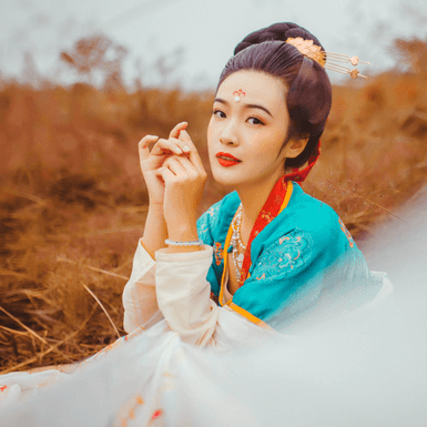 紅妝帶折扇女生頭像，唯美古風(fēng)真人頭像