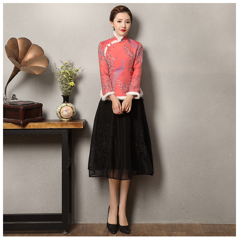 橘紅繡花孔雀復(fù)古加毛女士唐裝