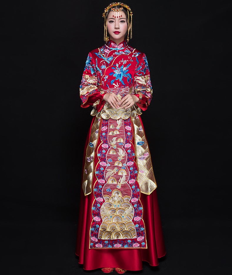 古典花紋刺繡中式禮服，新娘結(jié)婚禮服