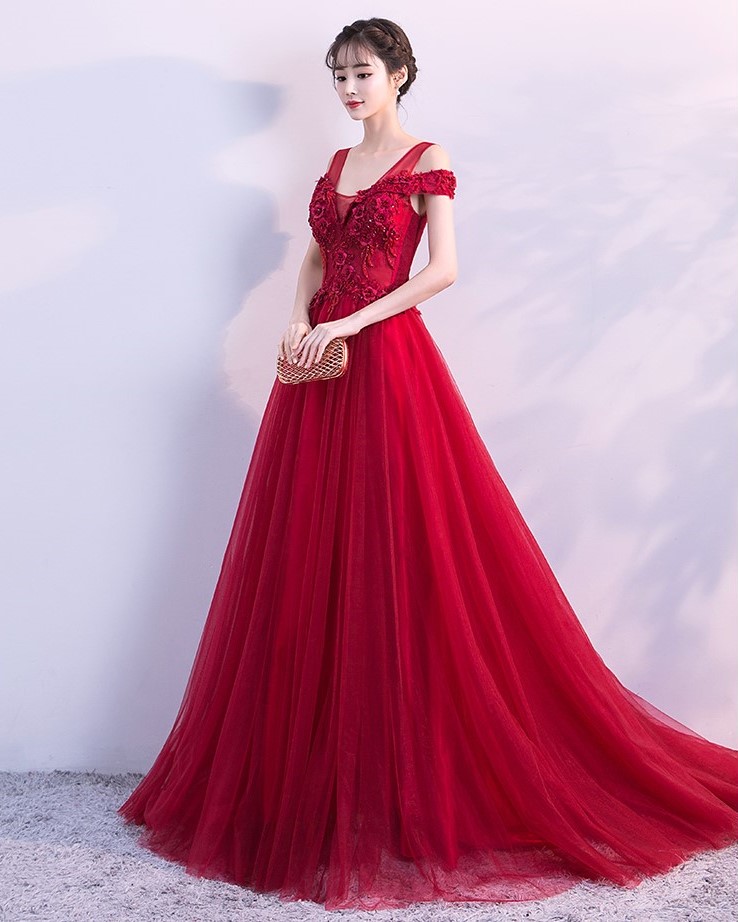 優(yōu)雅雙肩中式禮服,匠心啟航閱讀立體繡花晚禮服