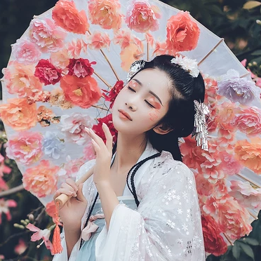 嬌艷粉色桃花女生頭像，唯美古風真人頭像