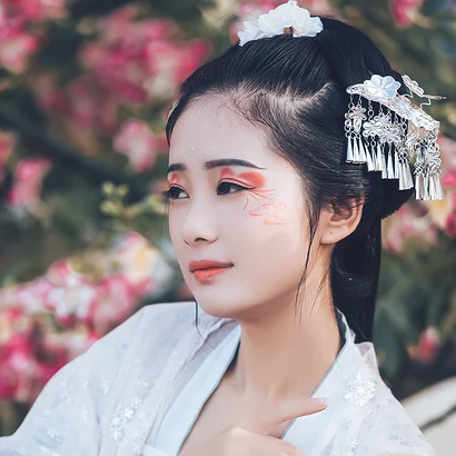 嬌艷粉色桃花女生頭像，唯美古風真人頭像