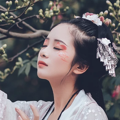 嬌艷粉色桃花女生頭像，唯美古風真人頭像