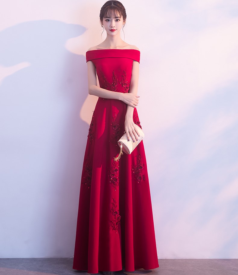 一字肩中式禮服，蕾絲花裝飾晚禮服