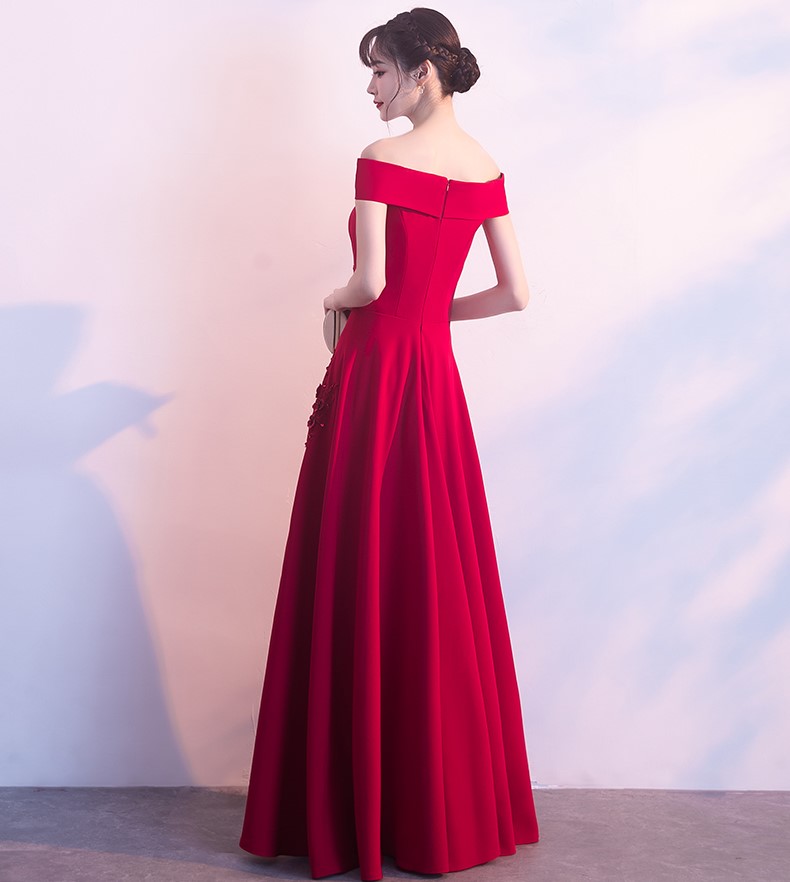 一字肩中式禮服，蕾絲花裝飾晚禮服
