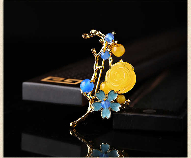 復古蜜蠟花氣質(zhì)胸針，唯美清新胸花。