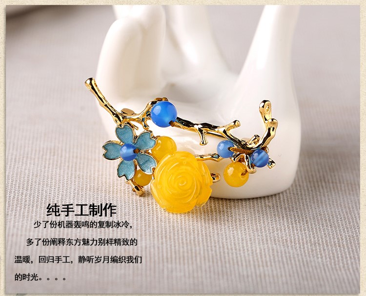 復古蜜蠟花氣質(zhì)胸針，唯美清新胸花。