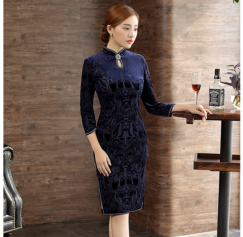 復(fù)古絲絨燒花旗袍，時尚藍色中長款旗袍裙