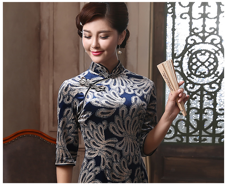 古韻貴媚旗袍，復古絲絨中袖旗袍裙