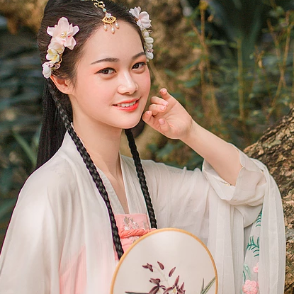 粉嫩花朵少女頭像，唯美古風(fēng)真人頭像