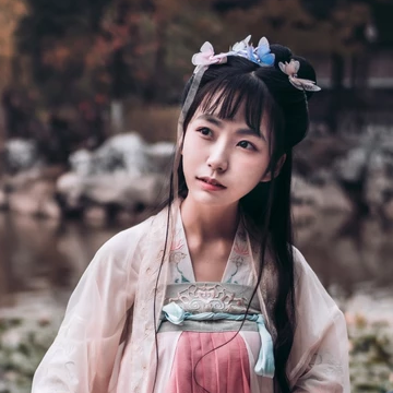 粉紅少女帶團扇頭像，唯美古風(fēng)真人頭像