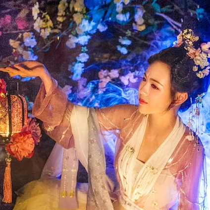 五彩星空提燈少女頭像，唯美古風(fēng)真人頭像