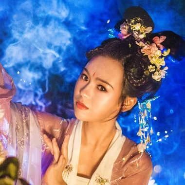 五彩星空提燈少女頭像，唯美古風(fēng)真人頭像