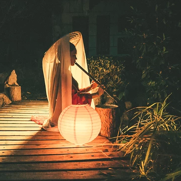 瀟灑霸氣紅衣帶折扇女生頭像，唯美古風(fēng)真人頭