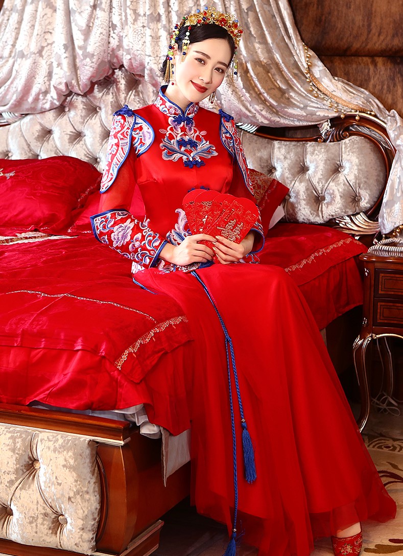 中國結(jié)傳統(tǒng)中式禮服，唯美秀禾服新娘禮服