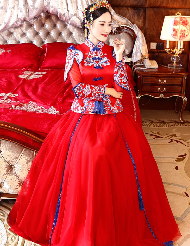 中國結(jié)傳統(tǒng)中式禮服，唯美秀禾服新娘禮服