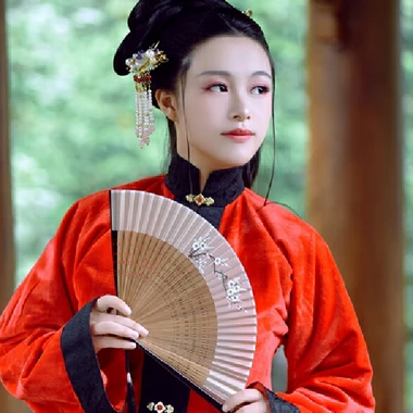 紅衣華服女生頭像，唯美古風(fēng)真人頭像