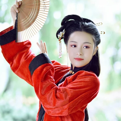 紅衣華服女生頭像，唯美古風(fēng)真人頭像
