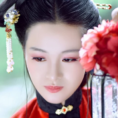 紅衣華服女生頭像，唯美古風(fēng)真人頭像