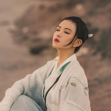 瀟灑騎馬女生頭像，唯美古風(fēng)真人頭像