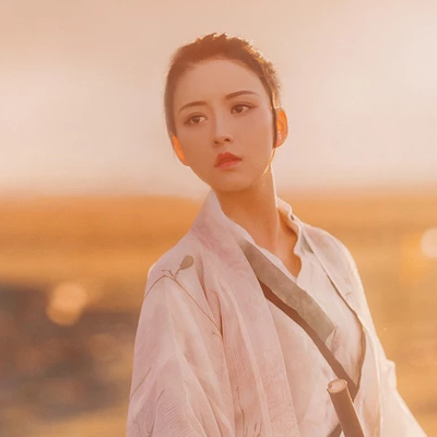 瀟灑騎馬女生頭像，唯美古風(fēng)真人頭像