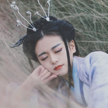 風(fēng)中俠客女生頭像，唯美古風(fēng)真人頭像