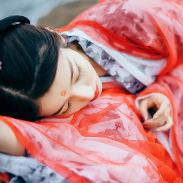 紅妝紗衣女生頭像，唯美古風(fēng)真人頭像