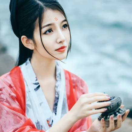 紅妝紗衣女生頭像，唯美古風(fēng)真人頭像
